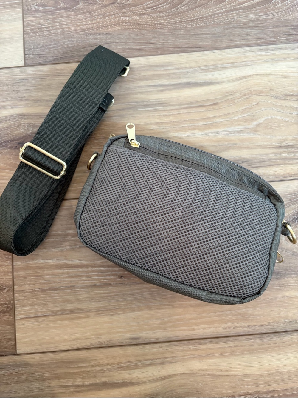 Canvelle City Crossbody Bag - Picture 2 of 4